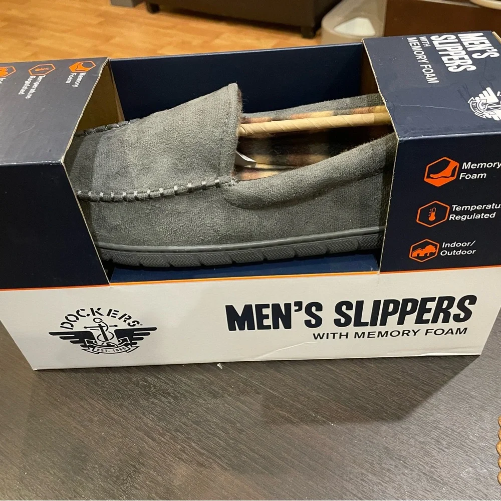 Dockers Men's Grey Slippers with Memory Foam
